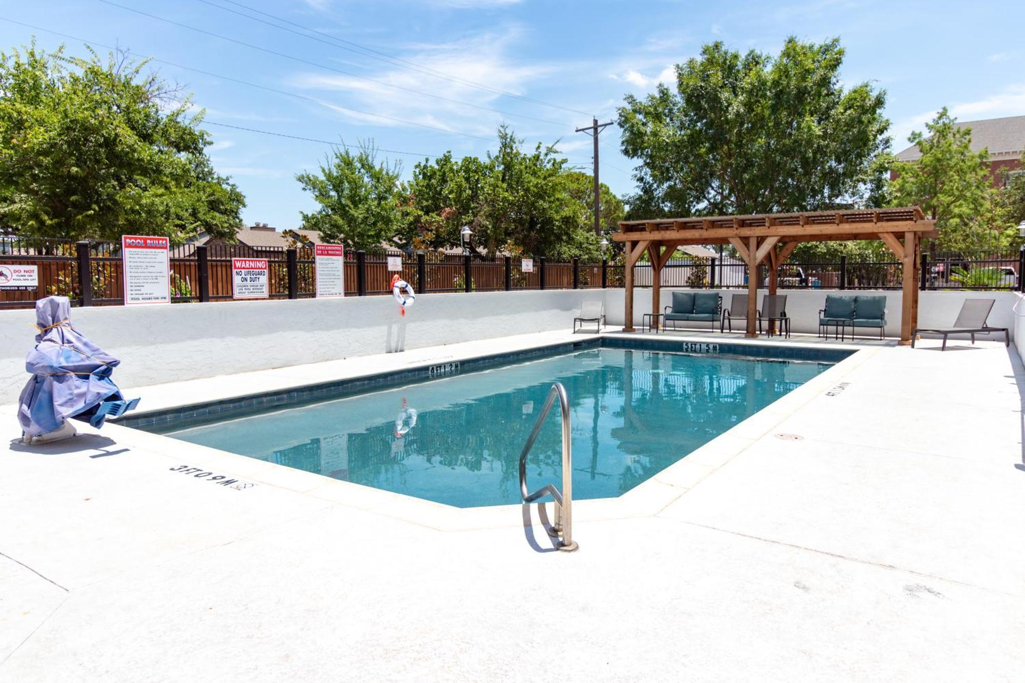 Hampton Inn & Suites Ντέντον Εξωτερικό φωτογραφία