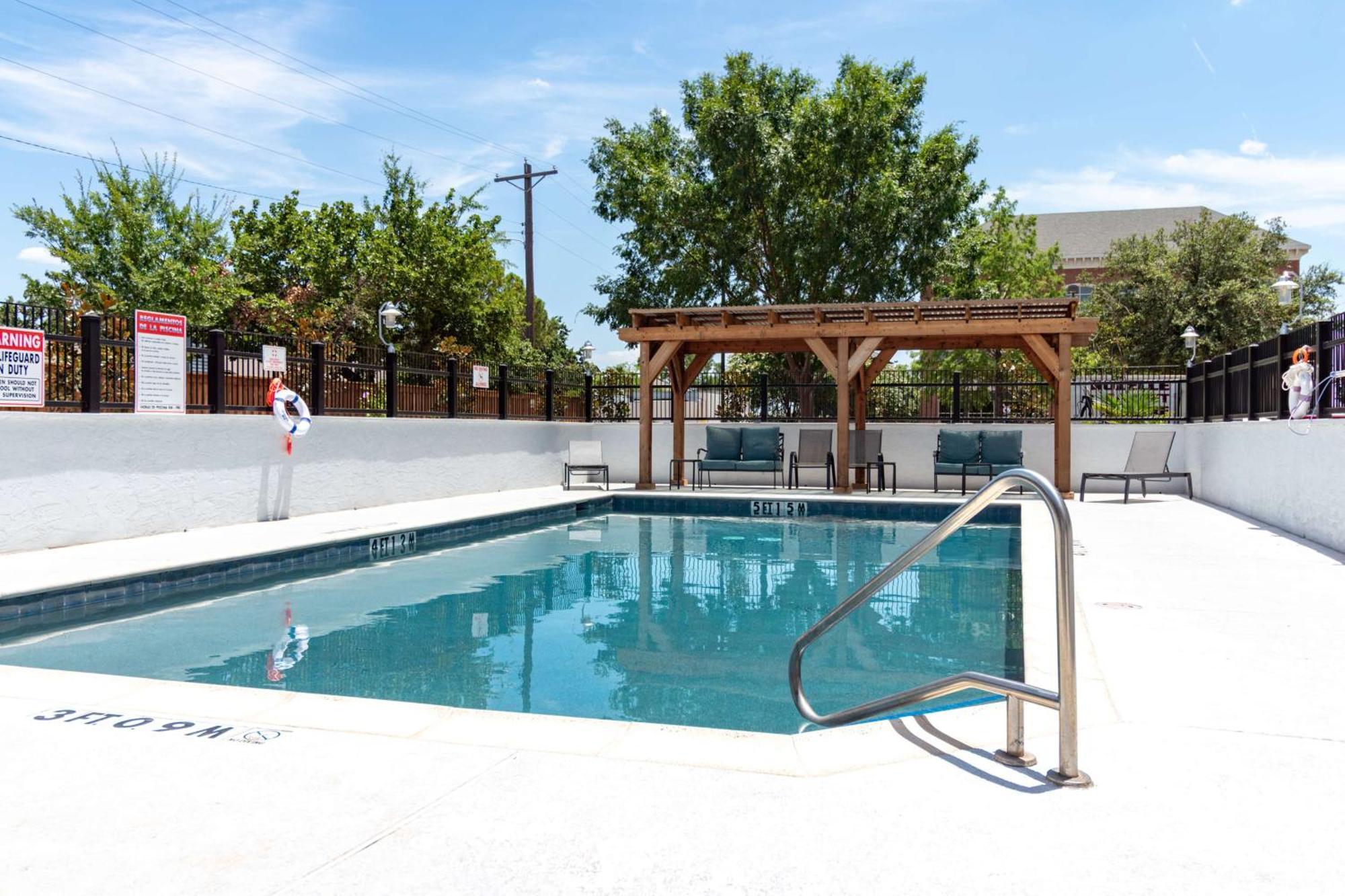 Hampton Inn & Suites Ντέντον Εξωτερικό φωτογραφία